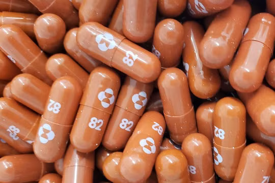 Thuốc điều trị COVID-19 molnupiravir có dạng viên nhộng (Ảnh: CNN)