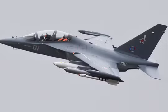 Chiến đấu cơ kiêm máy bay huấn luyện chiến đấu Yak-130 do Nga chế tạo. (Ảnh: Moscow Times)