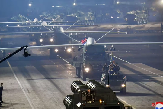 Máy bay không người lái tấn công trong cuộc duyệt binh trên Quảng trường Kim Nhật Thành ở Bình Nhưỡng, Triều Tiên ngày 27/7/2023 (Ảnh: AFP)