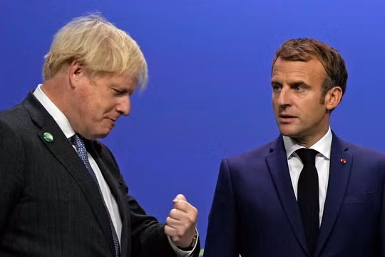 Thủ tướng Anh Boris Johnson và Tổng thống Pháp Emmanuel Macron (Ảnh: Reuters)