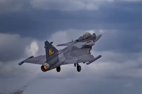 Chuyến bay AI đầu tiên của Gripen diễn ra vào ngày 28/5, và hai chuyến bay khác được thực hiện vào đầu tháng 6. Ảnh: IE.