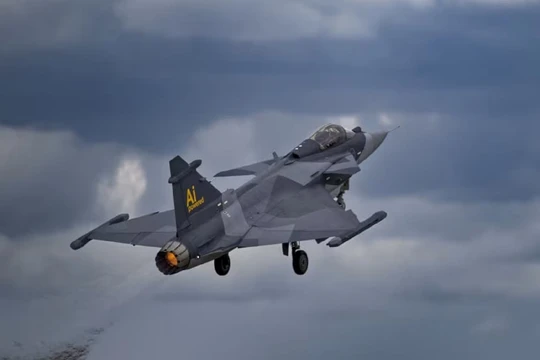 Chuyến bay AI đầu tiên của Gripen diễn ra vào ngày 28/5, và hai chuyến bay khác được thực hiện vào đầu tháng 6. Ảnh: IE.