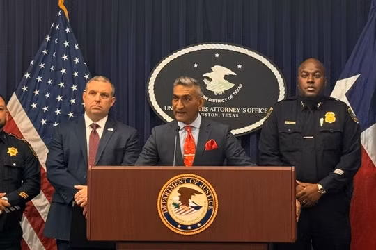 Luật sư Alamdar Hamdani tuyên bố cáo buộc hình sự đối với Anas Said ngày 14/11 (Ảnh: Getty)