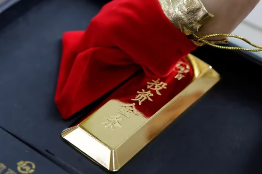 Vàng tại một cửa hiệu trang sức ở Bắc Kinh, Trung Quốc (Ảnh: Reuters)