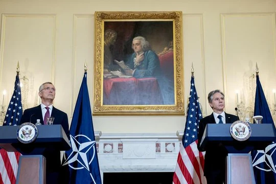 Tổng thư ký NATO Jens Stoltenberg và Ngoại trưởng Mỹ Antony Blinken trong cuộc họp báo chung tại Washington DC ngày 1/6 (Ảnh: AFP)