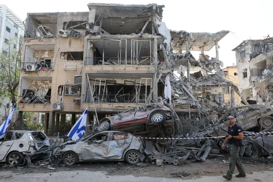 Tình báo Israel dùng UAV giá rẻ "xé toang" lá chắn tên lửa Iran như thế nào?