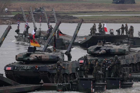 Xe tăng của NATO trong cuộc tập trận quân sự ở Ba Lan. Ảnh: Getty.