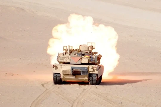 Xe tăng Mỹ như Abrams lớn hơn và nặng hơn, được thiết kế để tăng cường khả năng phòng thủ. Ảnh: BI.