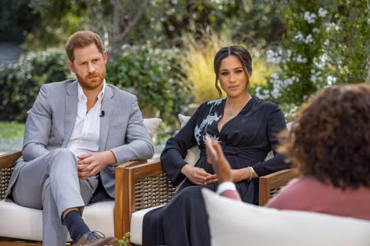 Harry và Meghan trong cuộc phỏng vấn với Oprah Winfrey (Ảnh: NBC)