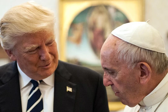 Đức Giáo hoàng Francis gặp Tổng thống Mỹ Donald Trump tại Vatican vào ngày 24/5/2017. Ảnh: Getty.