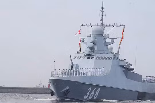 Căn cứ Hải quân Sevastopol của Nga chuẩn bị đón nhận tàu tuần tra Viktor Veliky (Ảnh: Iz.ru)