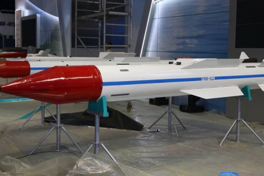 Tên lửa không đối không R-37M của Nga. Ảnh: MW.