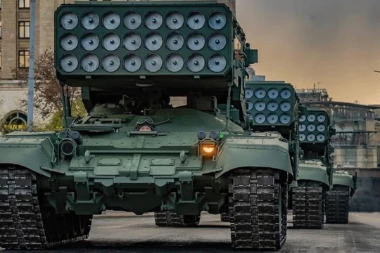 Bệ phóng tên lửa nhiệt áp TOS-1A. Ảnh: MW.