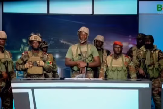 Binh lính tuyên bố đảo chính quân sự ở Benin vào ngày 7/12 trên kênh truyền hình quốc gia. Ảnh: Reuters.