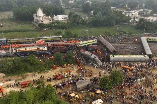 Thảm kịch đường sắt xảy ra ngày 2/6/2023 tại bang Odisha, Ấn Độ khiến ít nhất 293 người thiệ mạng (Ảnh: AP)