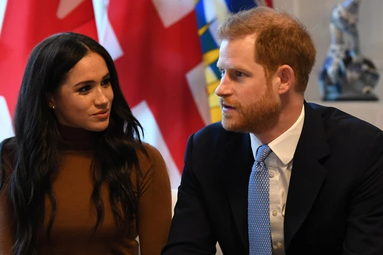 Vợ chồng Hoàng tử Harry trong một chuyến thăm Canada (Ảnh: Guardian)