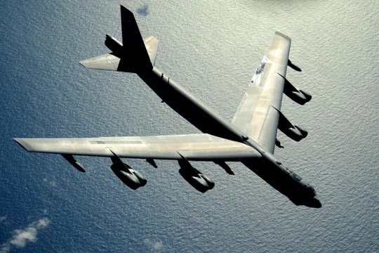 Máy bay ném bom B-52 sẽ được triển khai tới căn cứ không quân Mỹ trên đảo Diego Garcia, gần điểm cực Nam của Iran (Ảnh: National Interest)