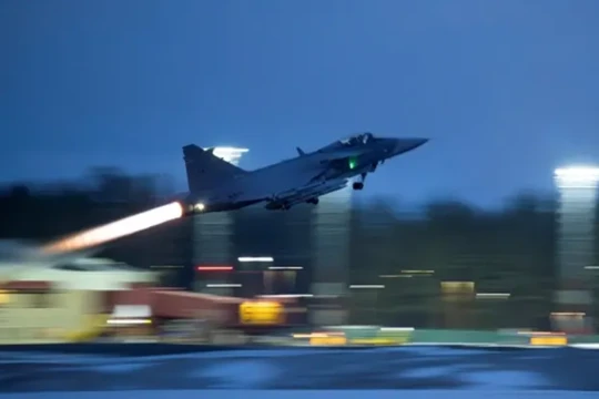 Chiến đấu cơ JAS 39 Gripen C/D cất cánh từ sân bay Lulea-Kallax, Thụy Điển vào ngày 4/3/2024 trong cuộc tập trận quân sự Nordic Response 24 của NATO (Ảnh: Getty)