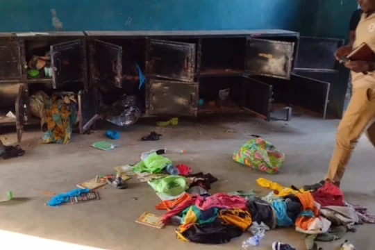 Cảnh tượng ở ký túc xá của trường Công giáo tại bang Niger, Nigeria, nơi học sinh bị bắt cóc. Ảnh: CAN.