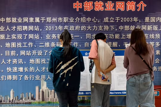 Nhiều công việc tuyển người không thu hút người trẻ tuổi mới ra trường ở Trung Quốc (Ảnh: FT)