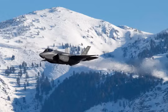 Một chiến đấu cơ F-35 đang trong quá trình bay. Ảnh: Không quân Mỹ.