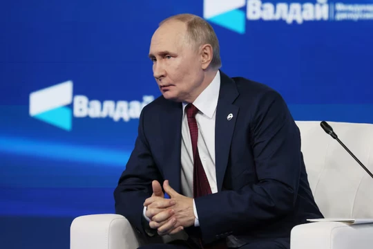 Tổng thống Nga Vladimir Putin tham dự hội nghị quốc tế thường niên của Câu lạc bộ thảo luận Valdai tại Sochi, Nga, ngày 2/10. Ảnh: Reuters.