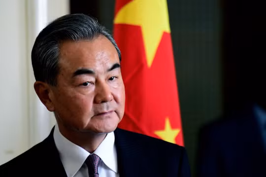 Ngoại trưởng Vương NGhị kêu gọi các nước ngừng đổ lỗi cho nhau về đại dịch COVID-19 (Ảnh: AFP)