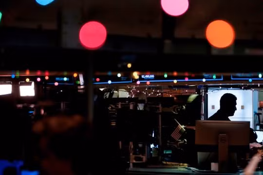 Các giao dịch viên tại Sàn chứng khoán New York (Ảnh: FT)