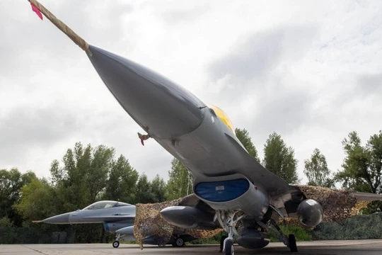 Những chiếc máy bay chiến đấu F-16 đầu tiên được Kiev tiếp nhận, được trưng bày trong bài phát biểu của Tổng thống Ukraine Volodymyr Zelensky, Ukraine ngày 4/8 (Ảnh: Getty)