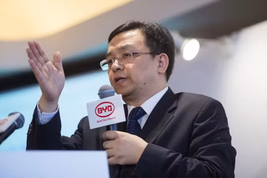 Chủ tịch BYD Wang Chuanfu phát biểu trong một sự kiện mới đây của công ty (Ảnh: Fortune)