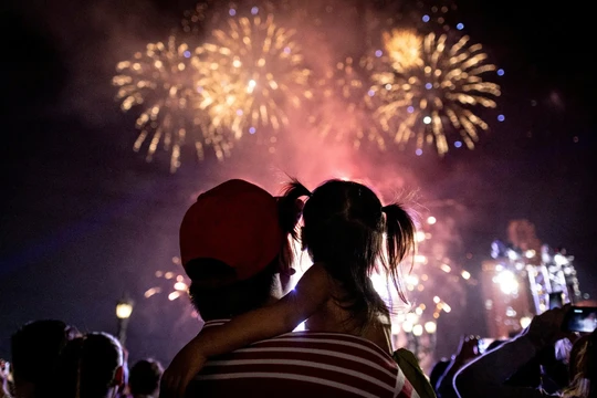 Pháo hoa ngày Tết Nguyên đán ở Manila, Philippines ngày 29/1. Ảnh: Reuters.