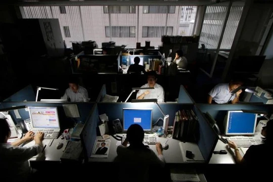 Văn hóa làm thêm giờ cùng sức ép từ công việc đối với lao động ở Nhật là rất lớn (Ảnh minh họa: Reuters).