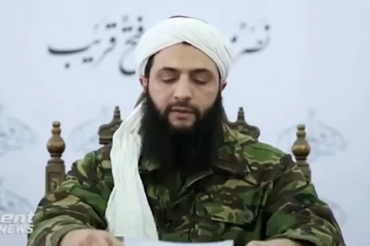 Hình ảnh thủ lĩnh HTS Abu Mohammed al-Jolani phát biểu tại một địa điểm không xác định năm 2016. Ảnh:: Reuters.