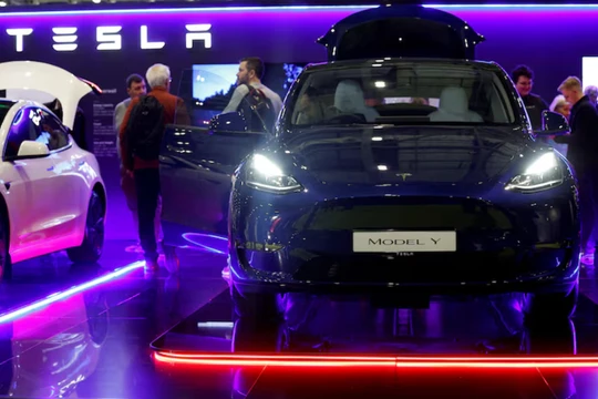 Tesla Model Y được trưng bày tại triển lãm Everything Electric tại trung tâm triển lãm và hội nghị quốc tế ExCeL London, Anh ngày 28/3/2024. Ảnh: Reuters.