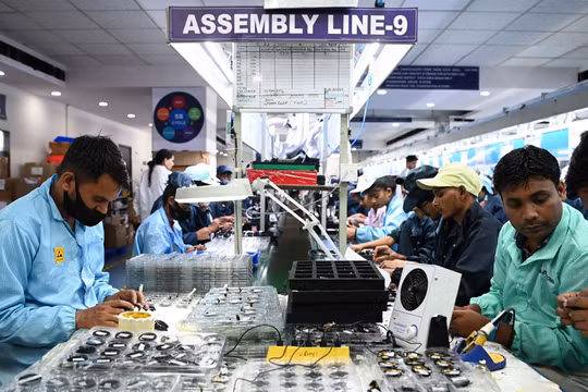 Ấn Độ đã thu hút các công ty toàn cầu tìm kiếm giải pháp thay thế cho Trung Quốc trong bối cảnh căng thẳng địa chính trị (Ảnh: WSJ)