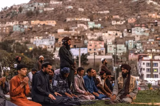 Các thành viên của Taliban tại thủ đô Kabul, Afghanistan ngày 9/10 (Ảnh: Reuters)