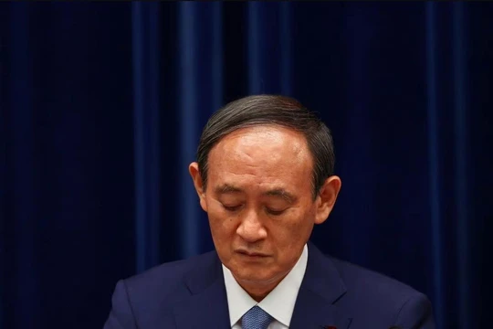 Thủ tướng Nhật Yoshihide Suga tuyên bố sẽ từ chức (Ảnh: Reuters)