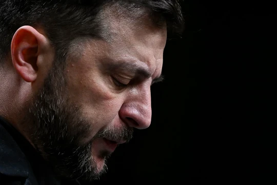 Tổng thống Ukraine Volodymyr Zelensky đối mặt với quyết định khó khăn nhất từ trước đến nay. Ảnh: AFP.