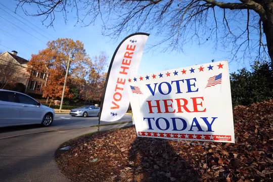 Một điểm bỏ phiếu ở Dunwoody, Georgia vào ngày 26/11/2022 (Ảnh: Getty)