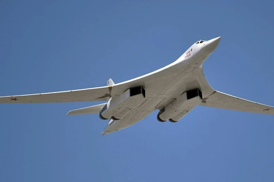 Tu-160, máy bay chiến lược mang tên lửa vượt 7.000 km tới Anadyr tham gia tập trận (Ảnh: Sputnik)