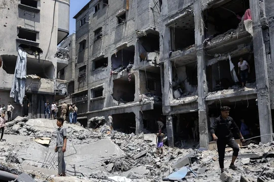 Hậu quả của cuộc tấn công của Israel vào một tòa nhà ở Thành phố Gaza vào tháng 6. Ảnh: NYTimes.