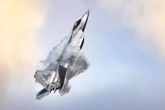 Hàng chục chiến đấu cơ F-22 Raptor của Mỹ có khả năng phải "nghỉ hưu" (Ảnh: Getty)