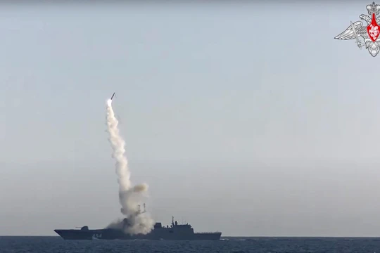 Tên lửa vượt âm Zircon của Nga tiêu diệt gọn mục tiêu với vận tốc Mach 7 (Ảnh: Reuters)