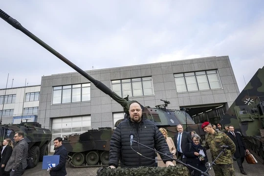 Chủ tịch Quốc hội Ukraine Ruslan Stefanchuk tại trường pháo binh Bundeswehr, Idar-Oberstein, Đức, ngày 12/10. Ảnh: Getty.