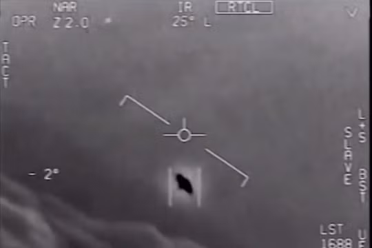 Hình ảnh trong một đoạn video về UFO được Lầu Năm Góc công bố (Ảnh: Business Insider)