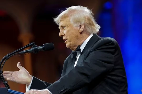 Tổng thống Mỹ Donald Trump phát biểu trong bữa tối của Ủy ban Quốc hội Cộng hòa Quốc gia (NRCC) ở Washington, D.C., Mỹ vào ngày 8/4. Ảnh: Reuters.