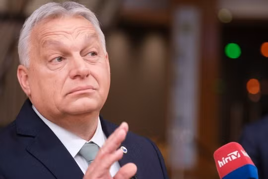 Thủ tướng Hungary Viktor Orban phát biểu với các nhà báo. Ảnh: Getty.