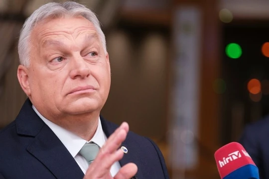 Thủ tướng Hungary Viktor Orban phát biểu với các nhà báo. Ảnh: Getty.