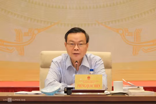 Phó chủ tịch Quốc hội Phùng Quốc Hiển tại phiên giải trình về phát triển điện lực tới năm 2030, ngày 7/9 (Ảnh: Hoàng Giang)