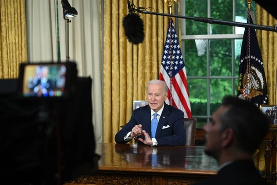 Tổng thống Mỹ Joe Biden phát biểu tại Phòng Bầu dục (Ảnh: WSJ)